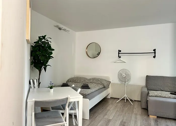 Prime Near Schoenbrunn Castle * Vienna