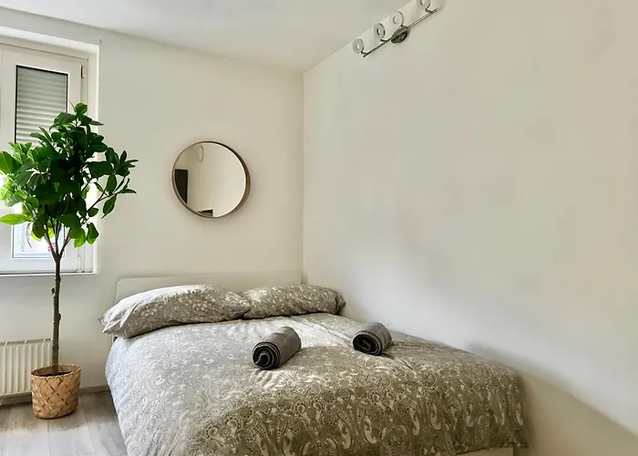 Prime Near Schoenbrunn Castle * Vienna